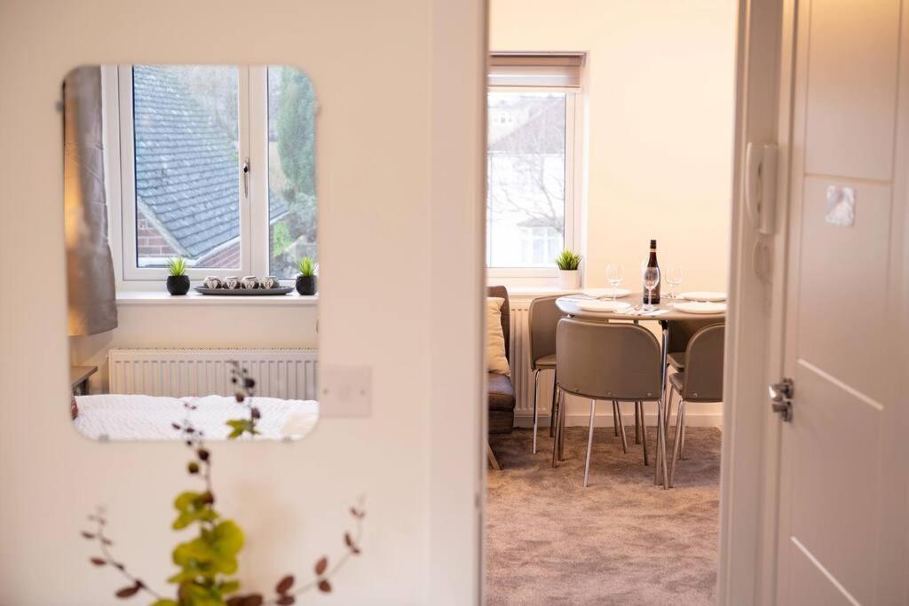 Walnut Flats-F5, Stylish 1-Bedroom - Parking, Netflix, Wifi - Close To Oxford, Bicester & Blenheim Palace Kidlington Exterior foto