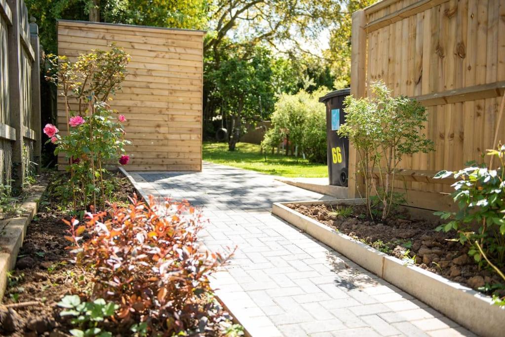Walnut Flats-F5, Stylish 1-Bedroom - Parking, Netflix, Wifi - Close To Oxford, Bicester & Blenheim Palace Kidlington Exterior foto