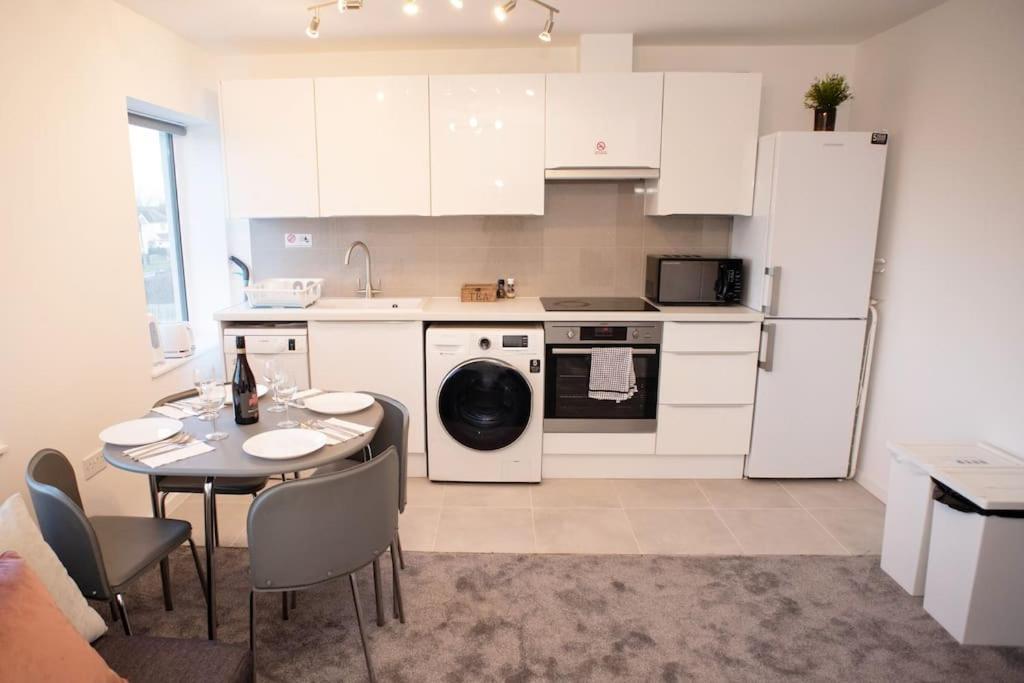 Walnut Flats-F5, Stylish 1-Bedroom - Parking, Netflix, Wifi - Close To Oxford, Bicester & Blenheim Palace Kidlington Exterior foto
