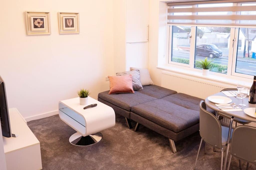 Walnut Flats-F5, Stylish 1-Bedroom - Parking, Netflix, Wifi - Close To Oxford, Bicester & Blenheim Palace Kidlington Exterior foto