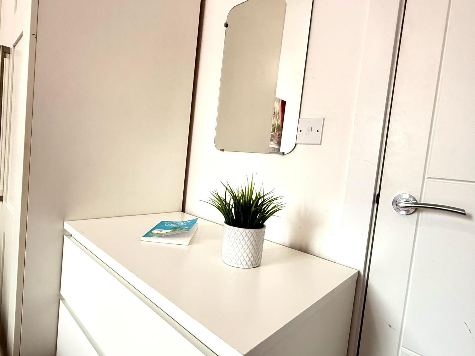 Walnut Flats-F5, Stylish 1-Bedroom - Parking, Netflix, Wifi - Close To Oxford, Bicester & Blenheim Palace Kidlington Exterior foto
